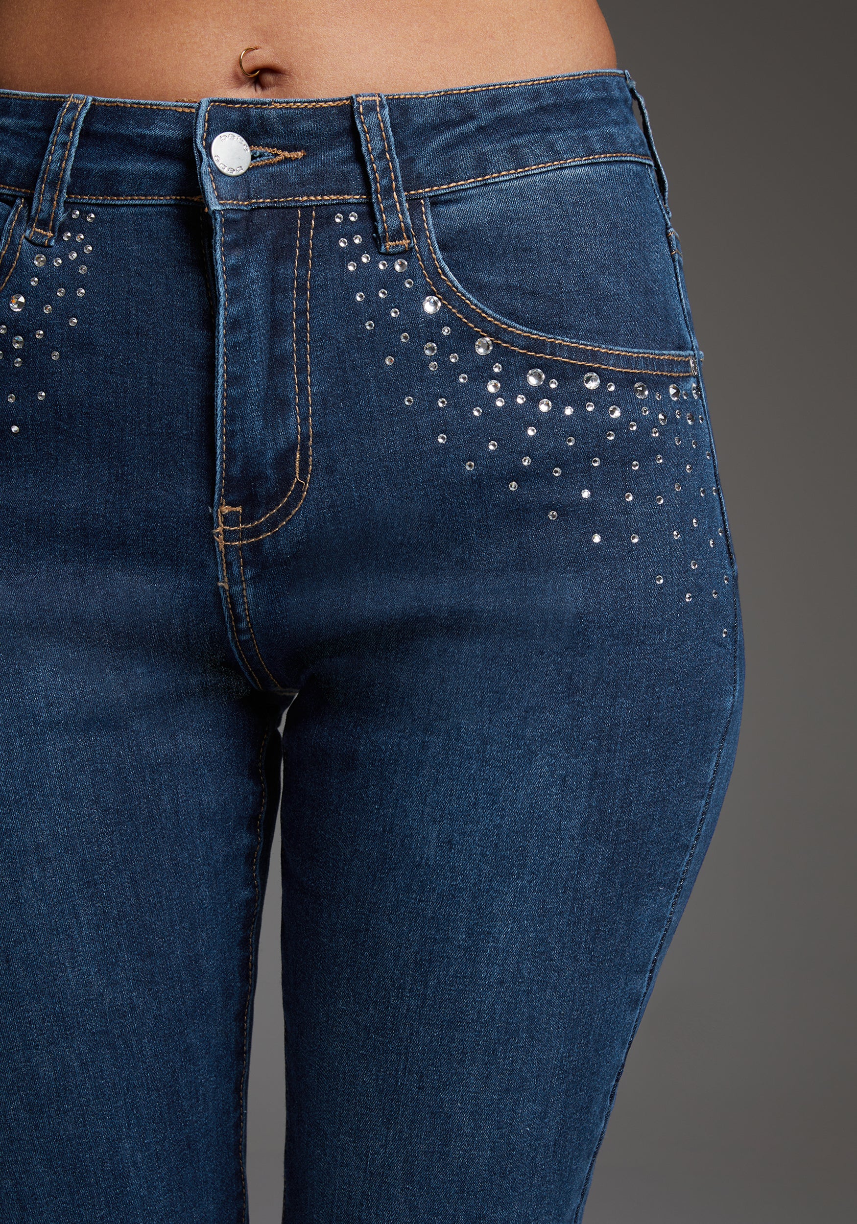 18813-bebe-slim-jean-embellished-with-crystals-by-swarovski-3.jpg bebe Slim Jean Embellished With Crystals by Swarovski