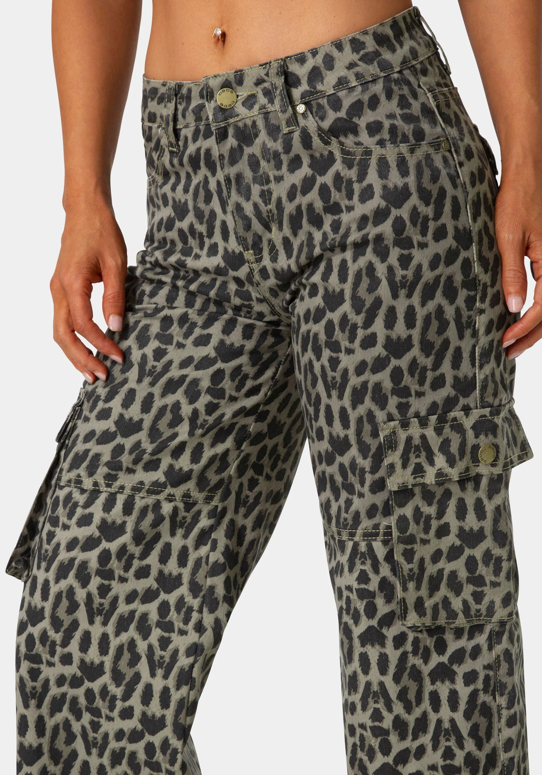8653-the-straight-cargo-jean-4.webp The Straight Cargo Jean